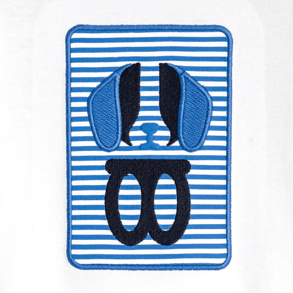 تيشيرت برقعة كلب بيضاء مطرزة للأولاد الصغار